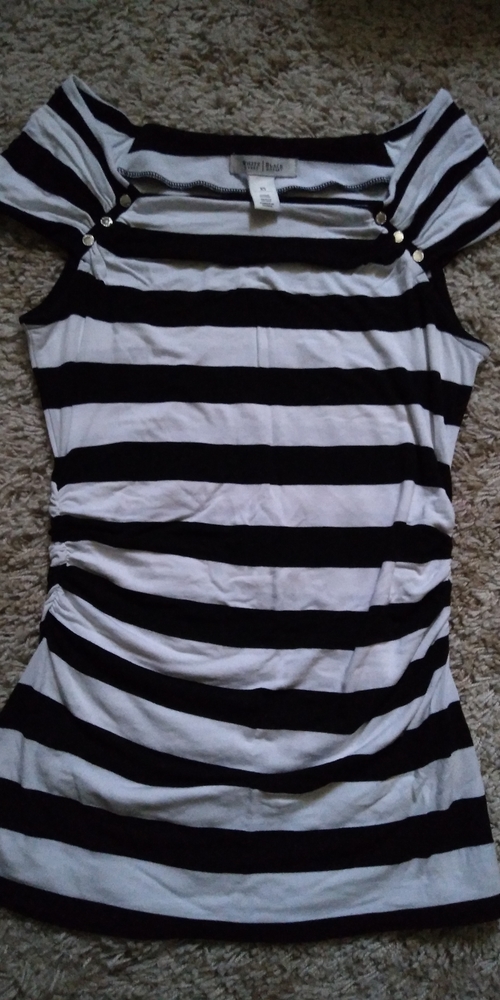 White House Black Market size XS